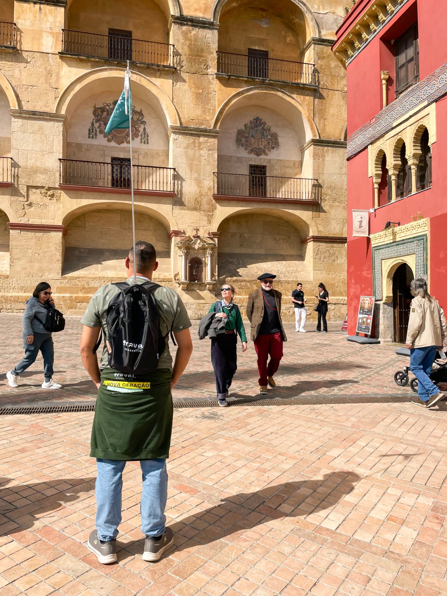 Tour Leader Travel Generation com grupo em Córdova, Espanha