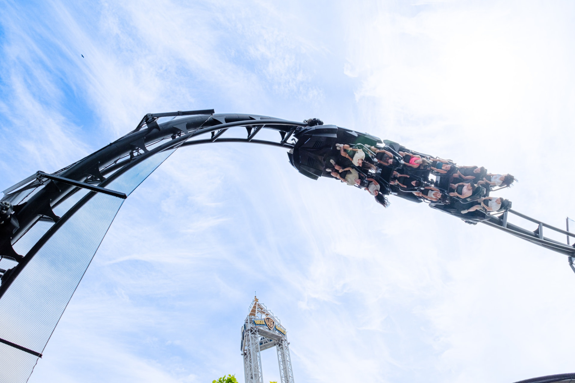 Montanha-russa de Batman no Parque Warner Madrid em pleno percurso