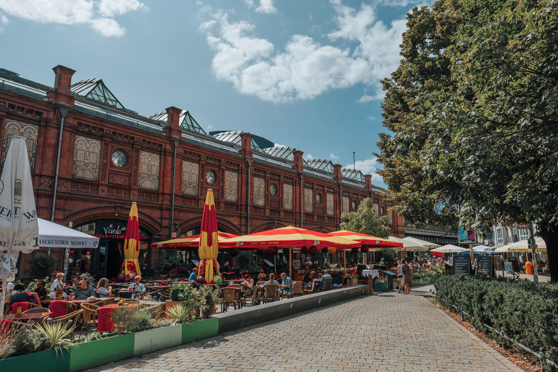 Esplanadas junto ao Hackescher Markt, em Berlim