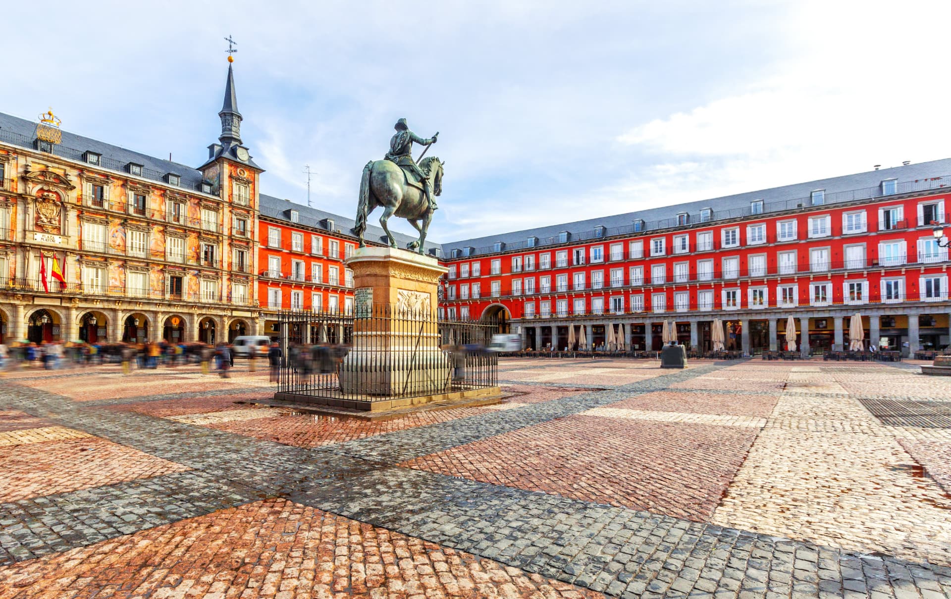 Plaza Mayor de Madrid com a estátua equestre de Filipe III